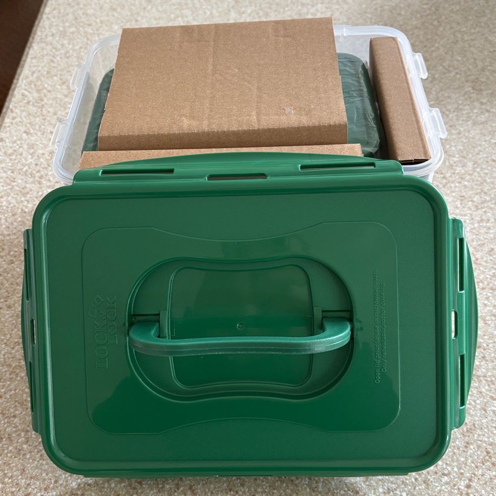10 Piece Lock n Lock Storage Set Including Lids - Picture 4 of 4